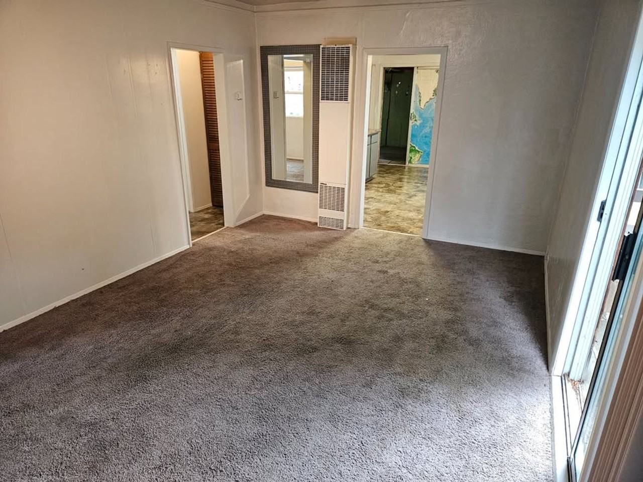 2 bedroom with fully fenced yard in bremerton, close to everything - Photo 2 of 7