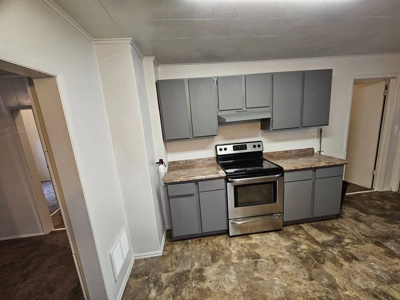 2 bedroom with fully fenced yard in bremerton, close to everything - Photo 6 of 7