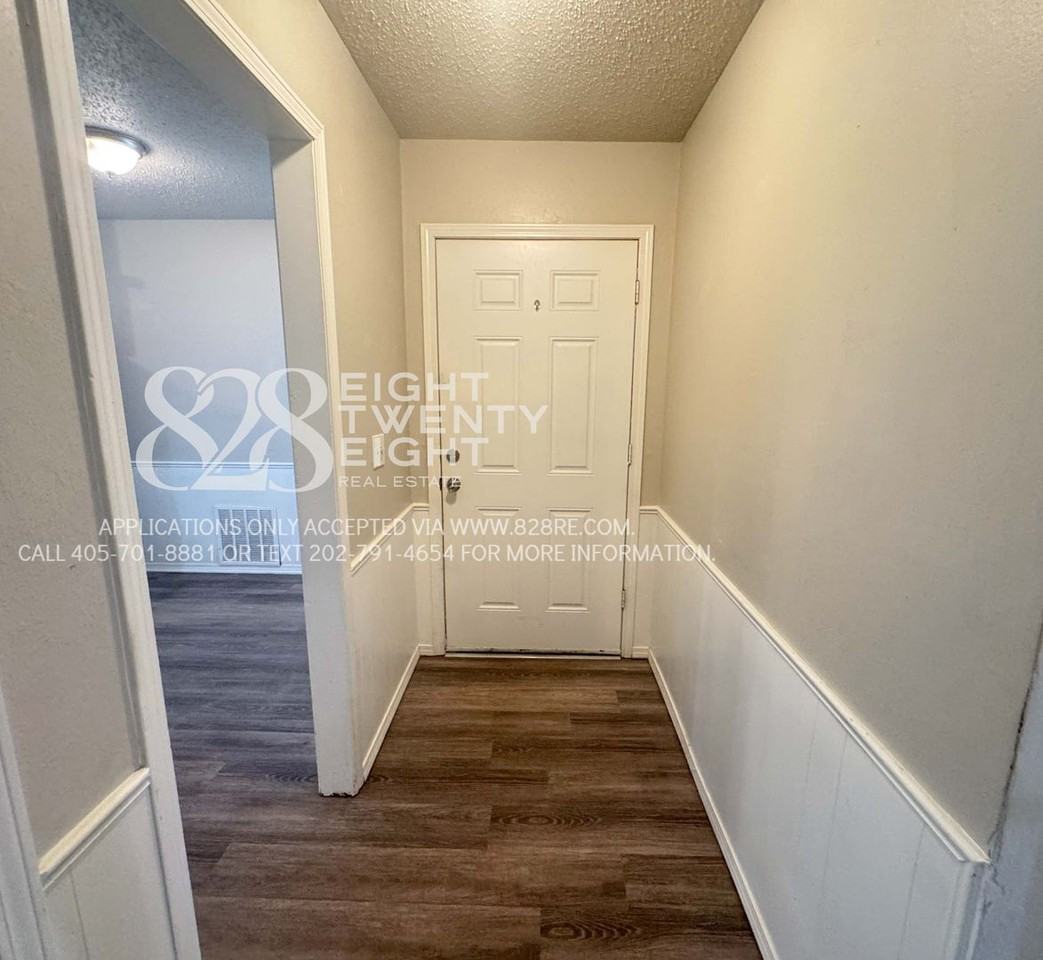 1201 Lauren Ln - Photo 5 of 29