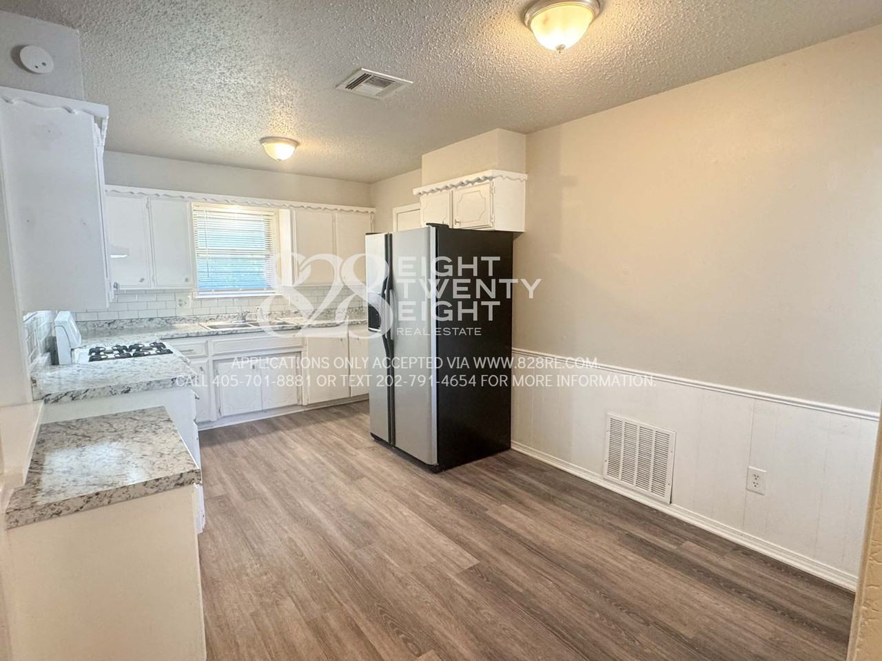 1201 Lauren Ln - Photo 6 of 29