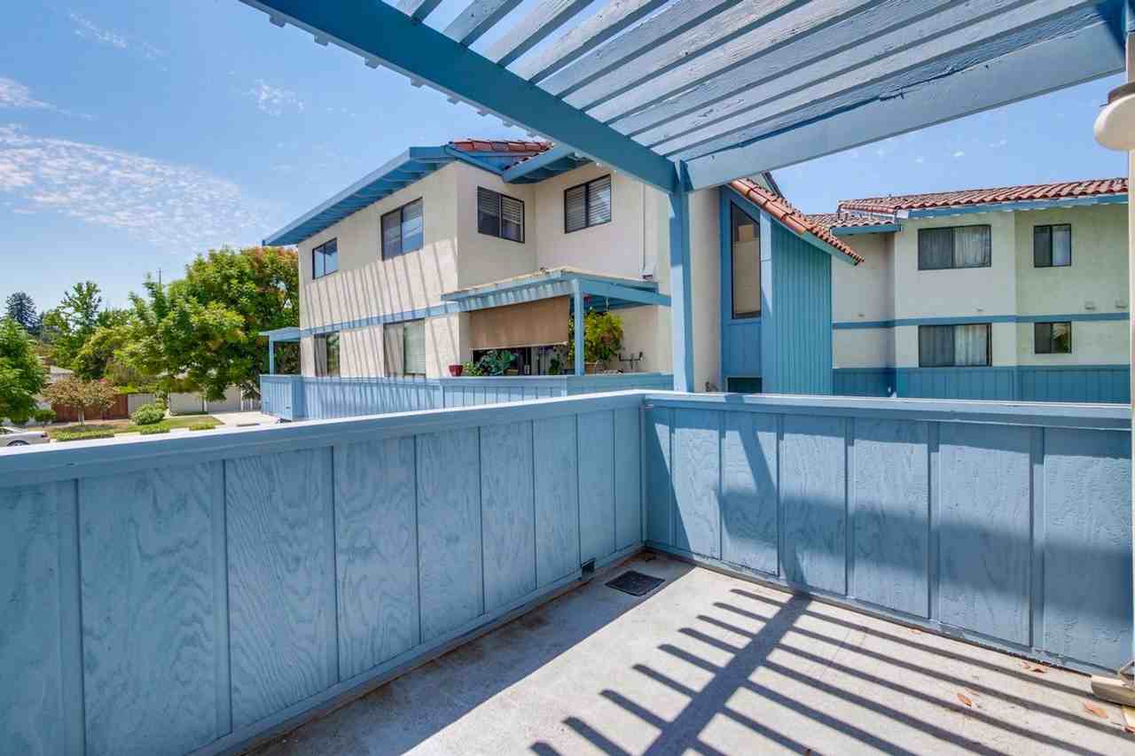 10063 Craft Dr - Photo 5 of 50