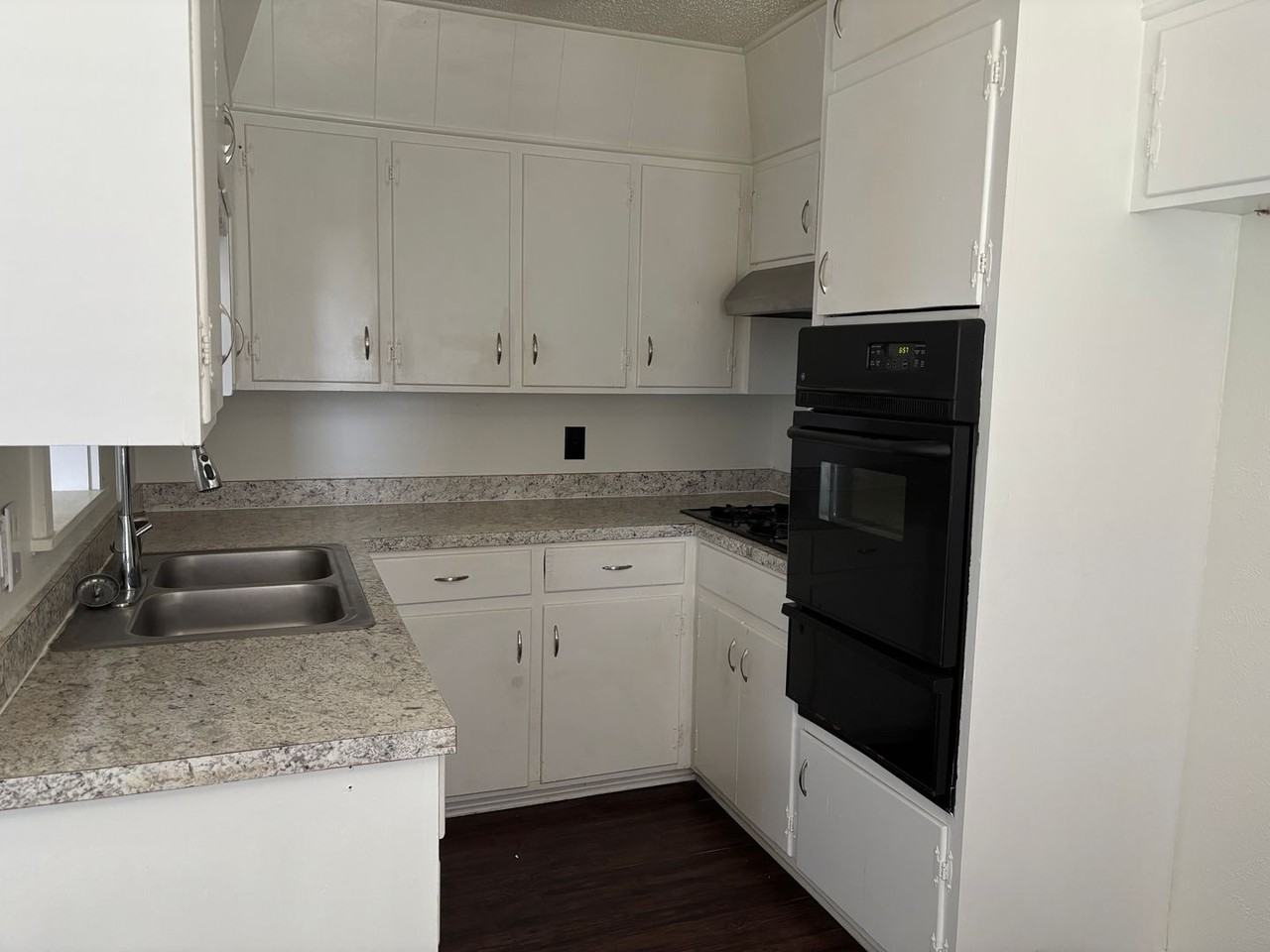 621 Hillside Dr - Photo 4 of 5