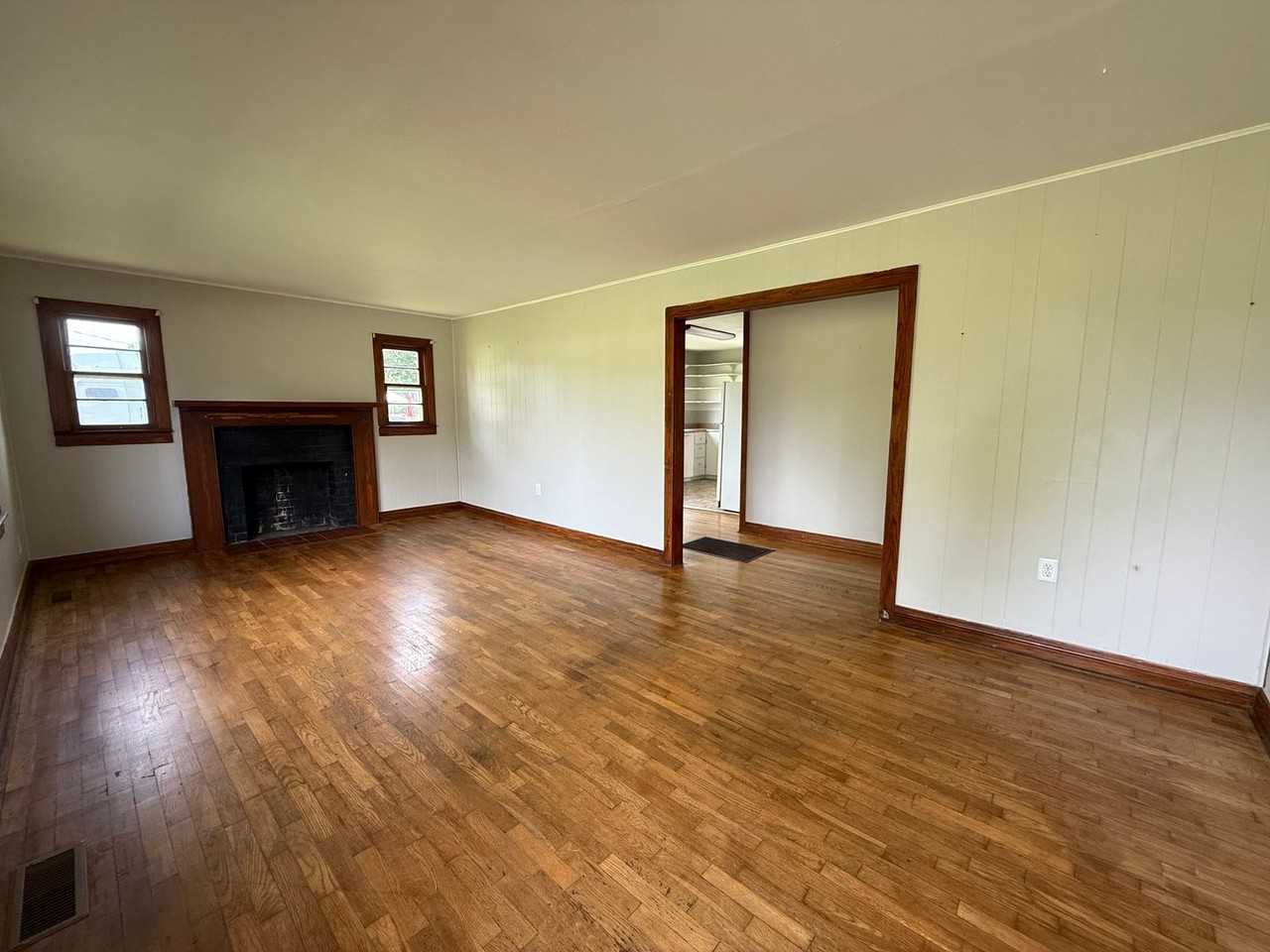 310 Bailey St - Photo 3 of 21