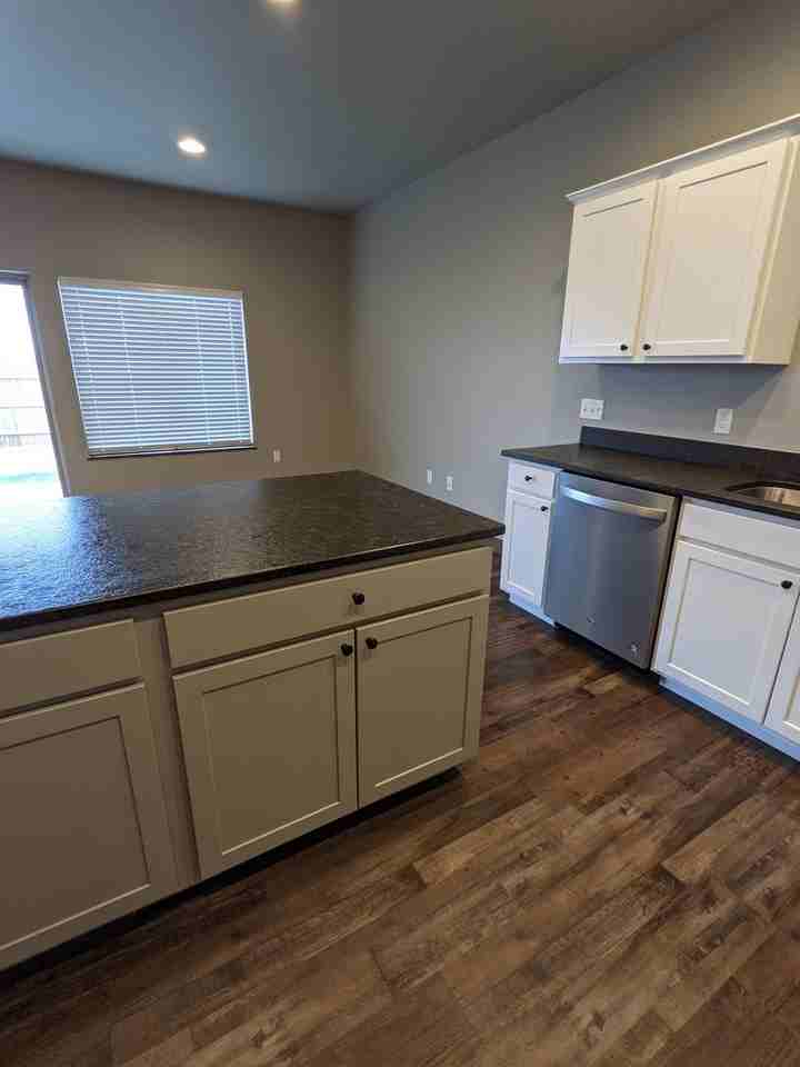 1601 Westwood Cir #C - Photo 5 of 8