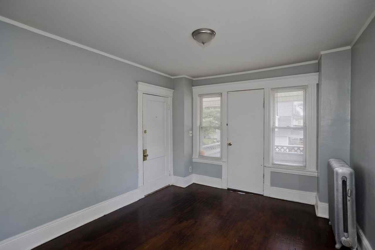 146 Kensington Ave - Photo 3 of 18