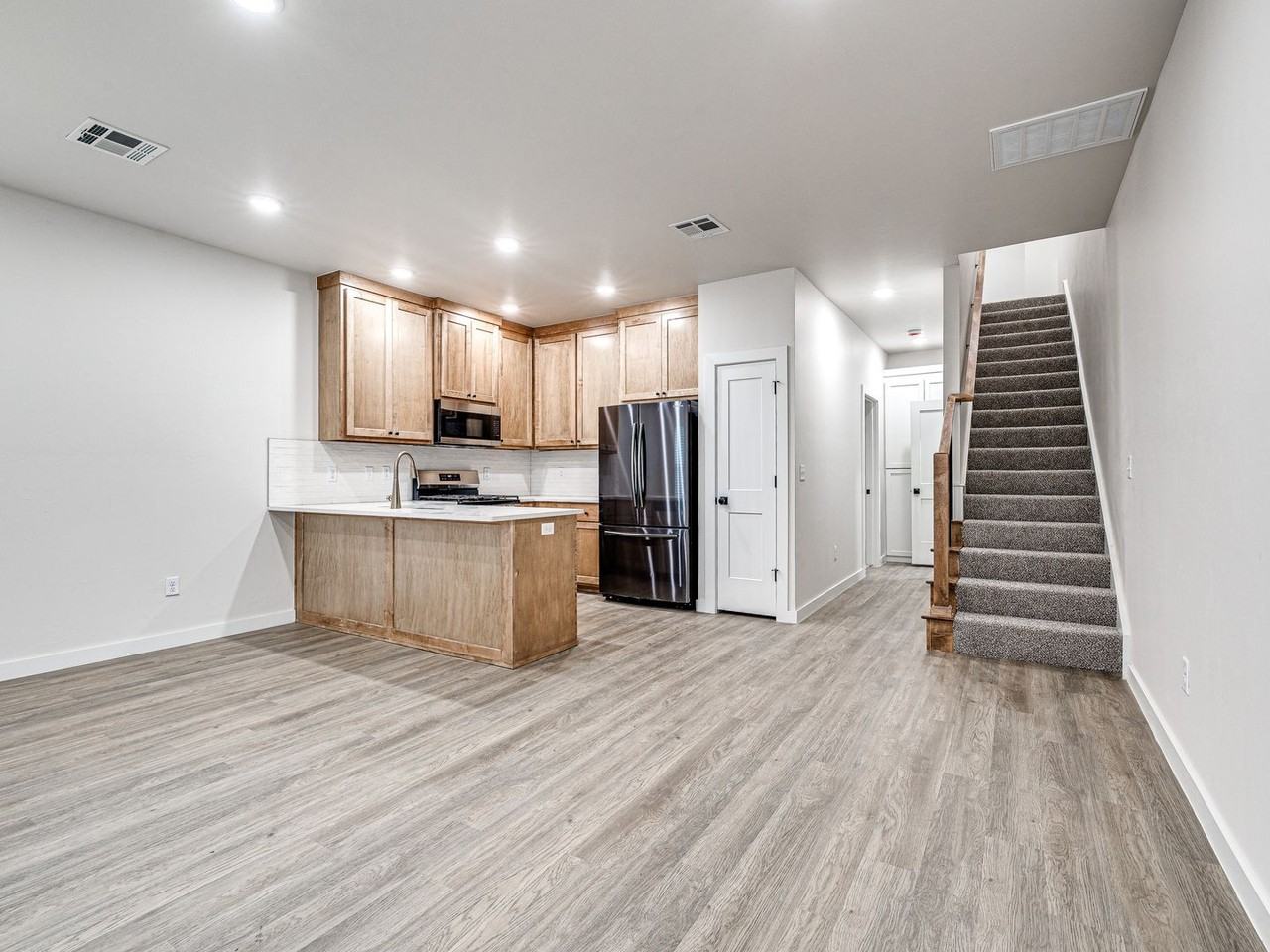 614 W 2nd St #110 - Photo 7 of 33