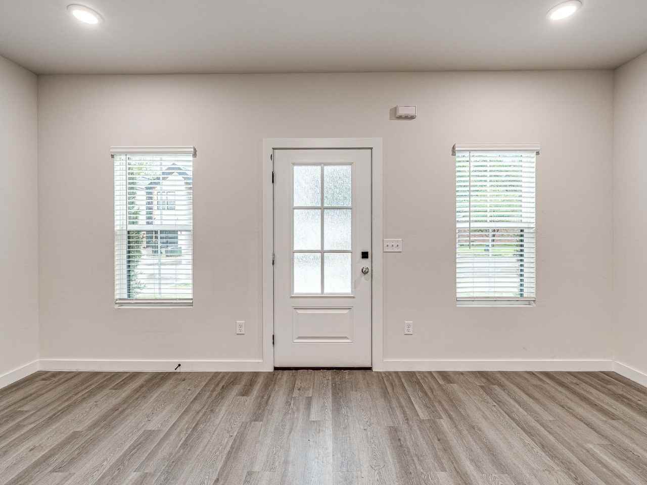 616 W 2nd St #110 - Photo 5 of 34