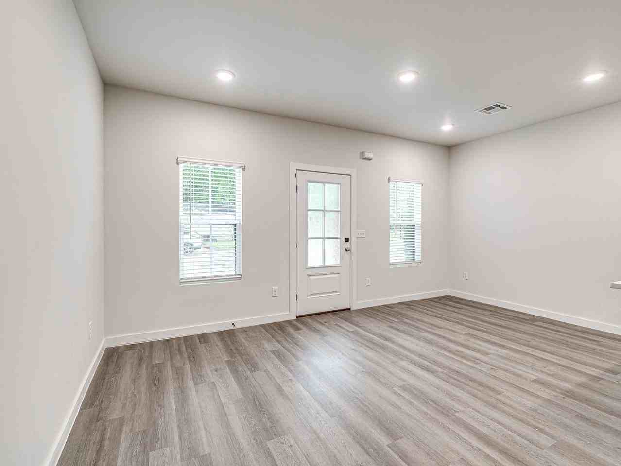 616 W 2nd St #110 - Photo 7 of 34