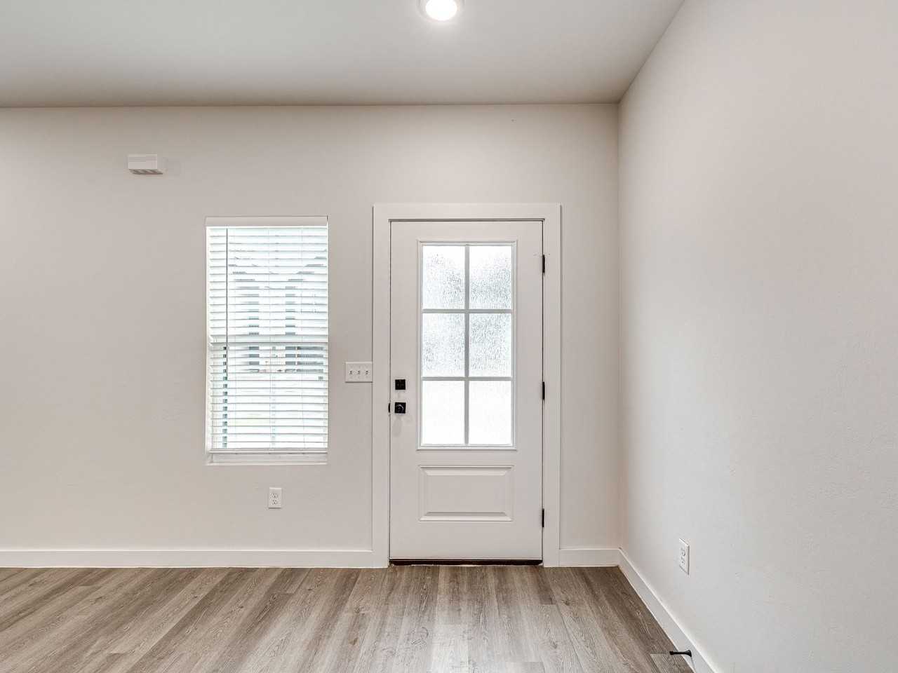 618 W 2nd St #110 - Photo 4 of 34