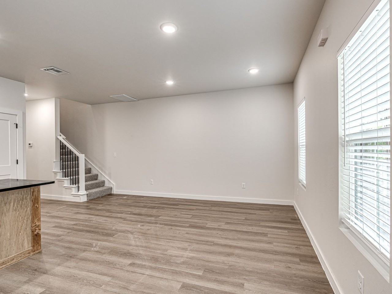 618 W 2nd St #110 - Photo 5 of 34