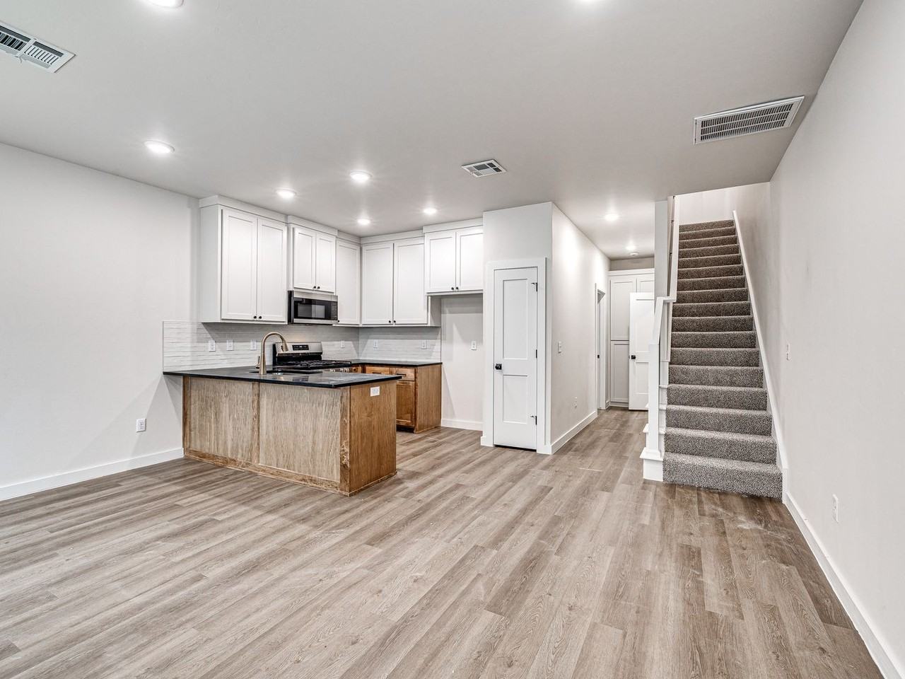 618 W 2nd St #110 - Photo 7 of 34