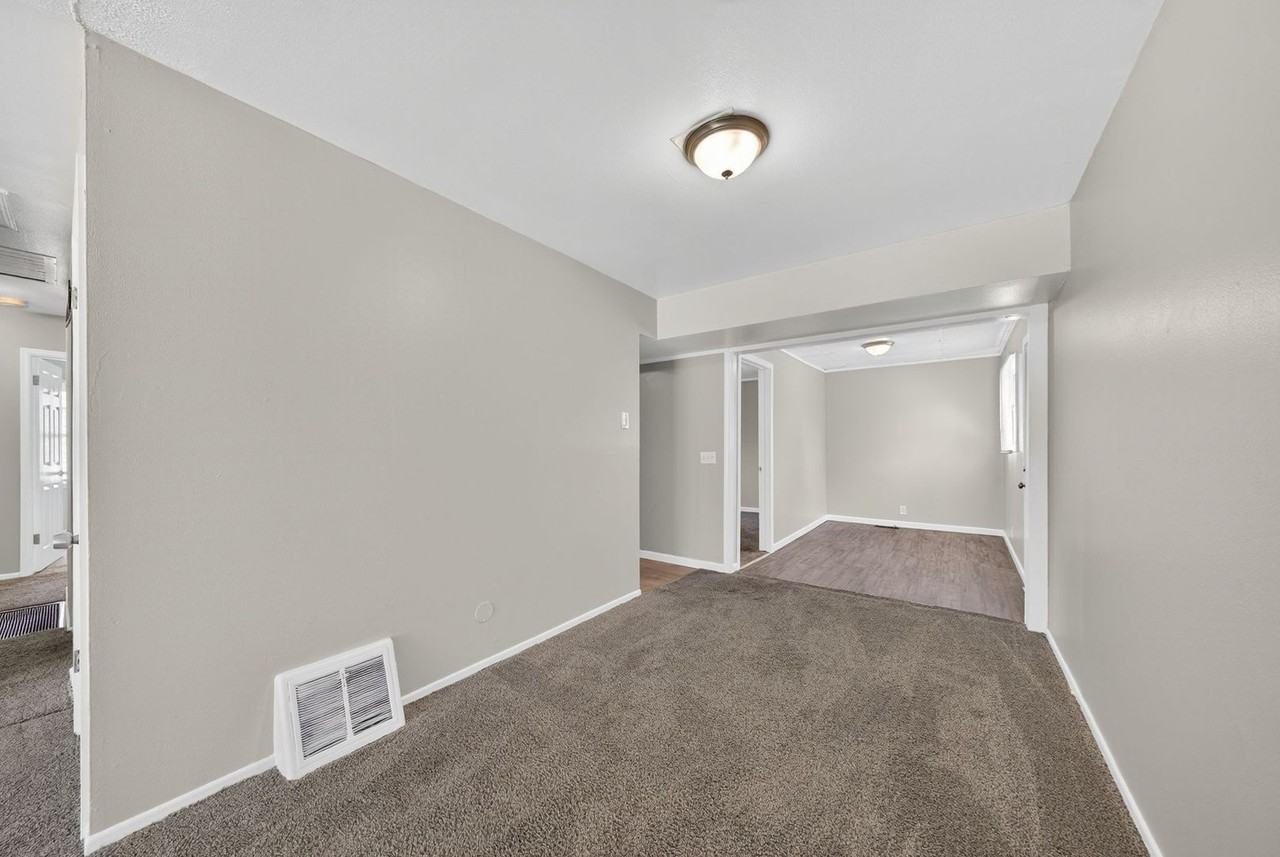 251 Midlothian Rd - Photo 7 of 33