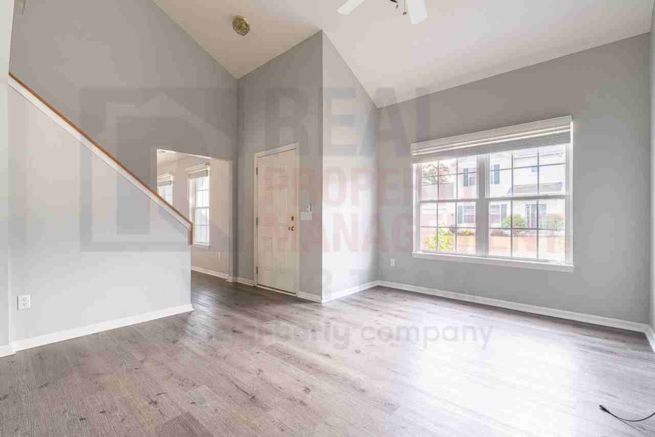 345 Teal Cir - Photo 2 of 17