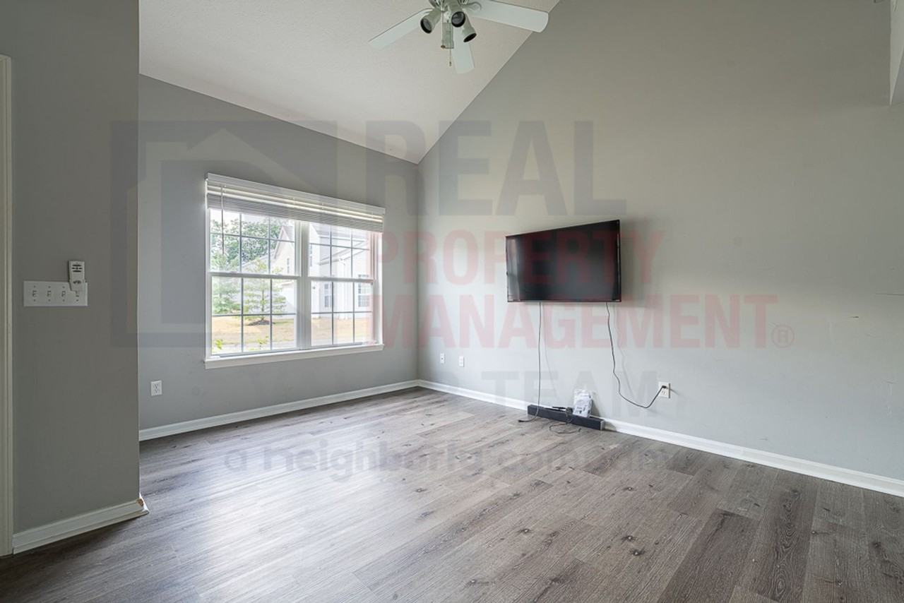 345 Teal Cir - Photo 4 of 17