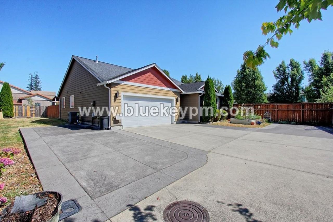 1718 Nw Onsdorff Blvd - Photo 2 of 18