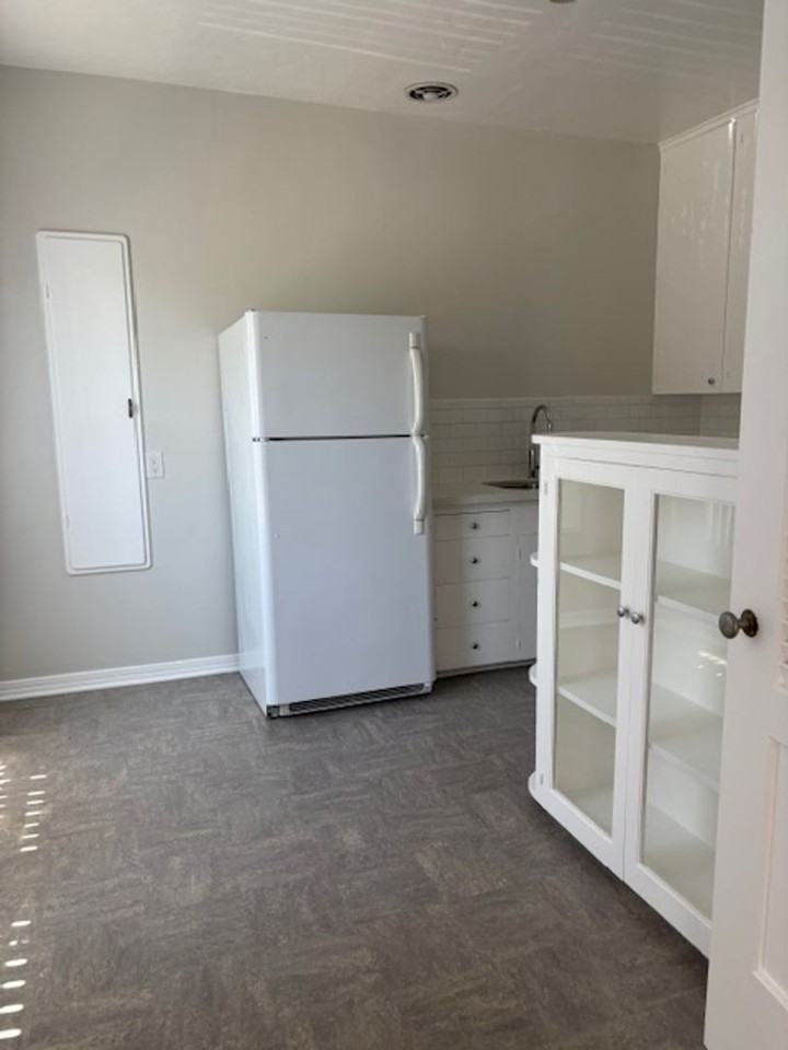 Beautiful spacious and bright apartment in the Pasadena Area - Photo 2 of 31