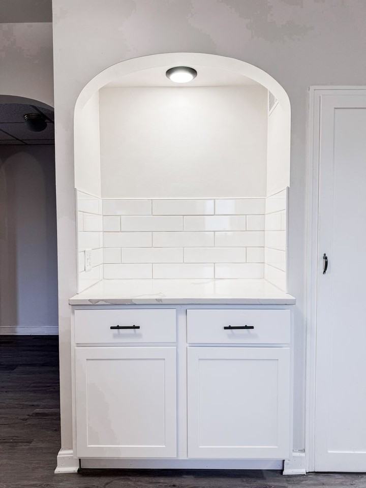 1220 Williamson St - Photo 2 of 17