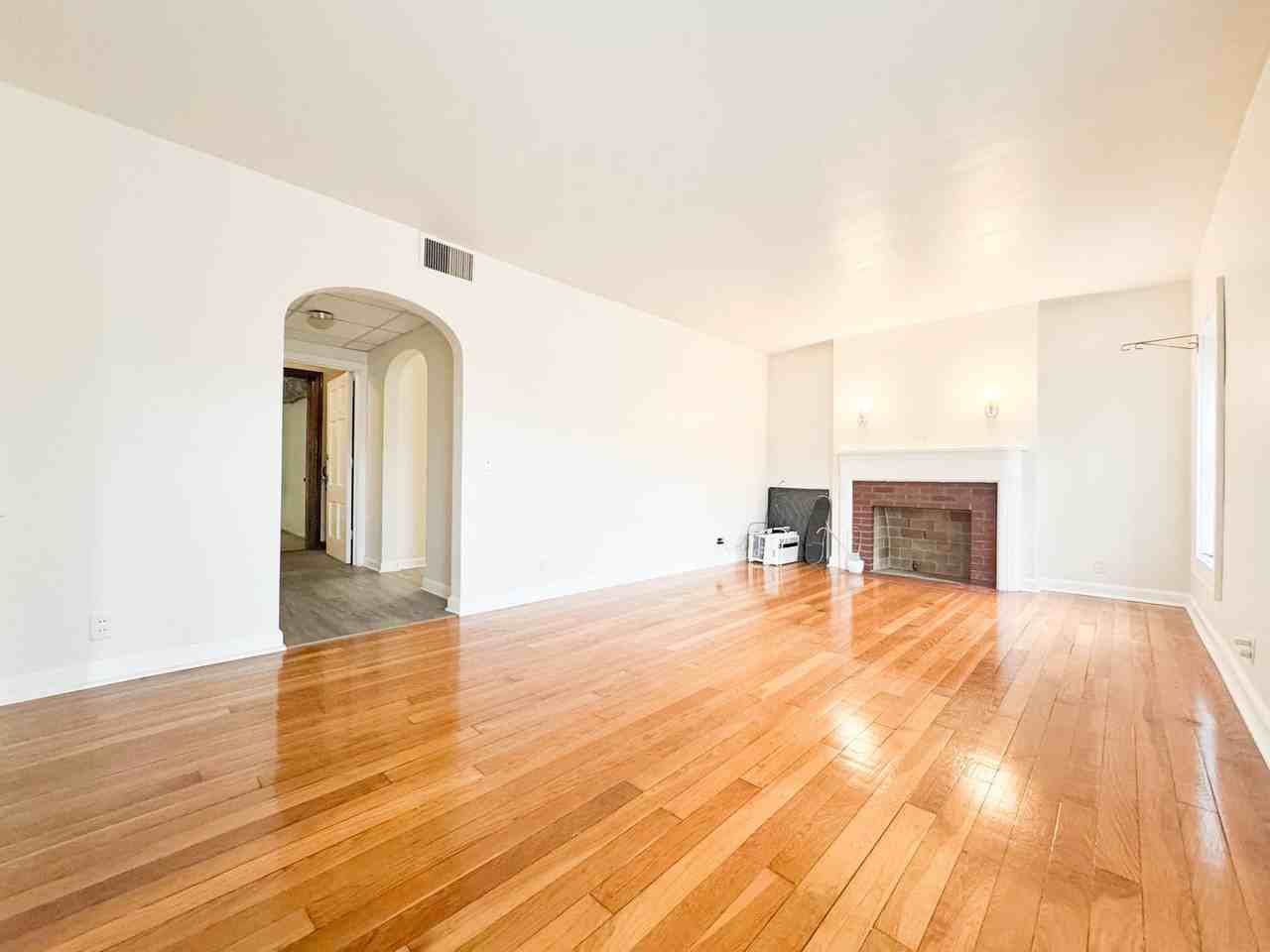 1220 Williamson St - Photo 5 of 17