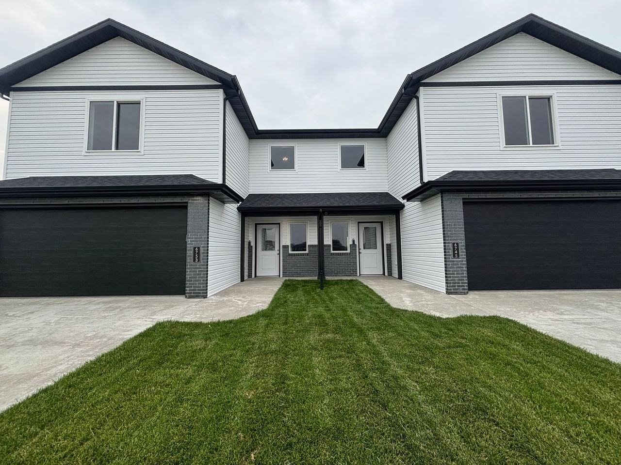 6753 Meadow View Dr S - Photo 2 of 12