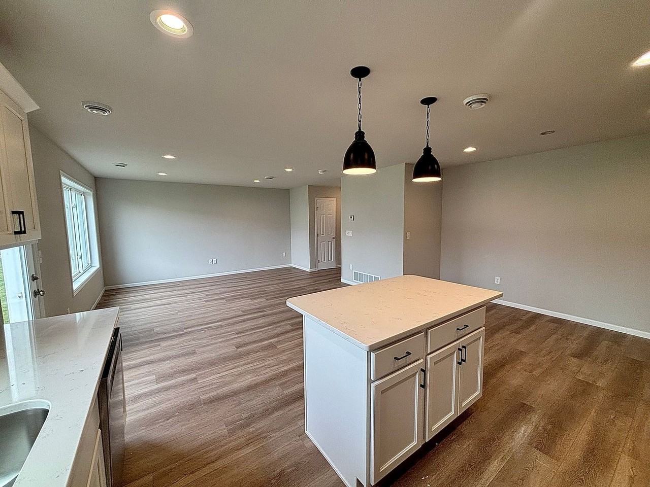 6753 Meadow View Dr S - Photo 3 of 12