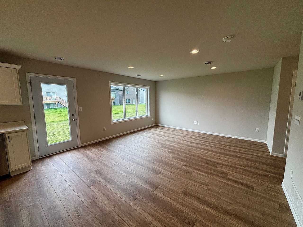 6753 Meadow View Dr S - Photo 4 of 12