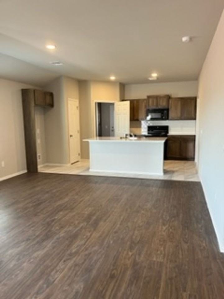 19533 Conway Dr - Photo 4 of 11