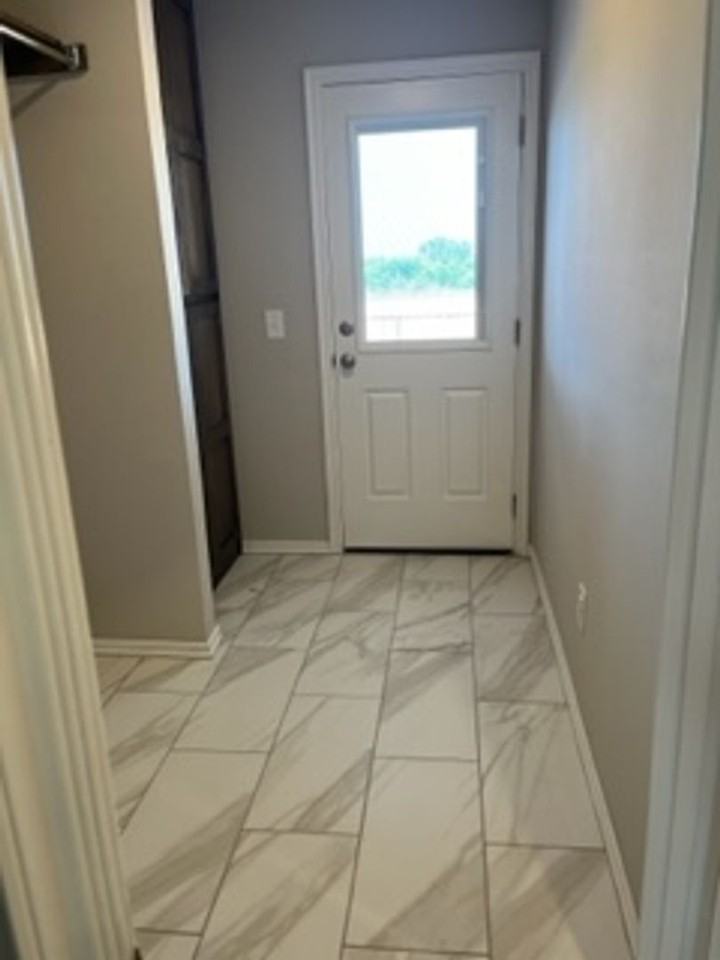 19533 Conway Dr - Photo 5 of 11