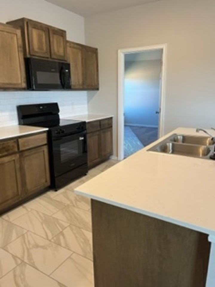 19533 Conway Dr - Photo 6 of 11