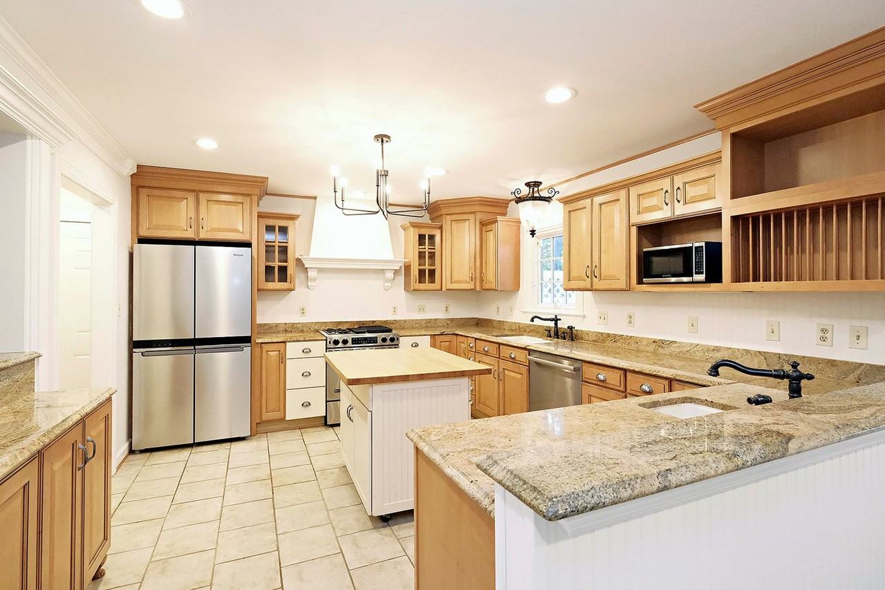 2952 Cove Trce - Photo 2 of 40