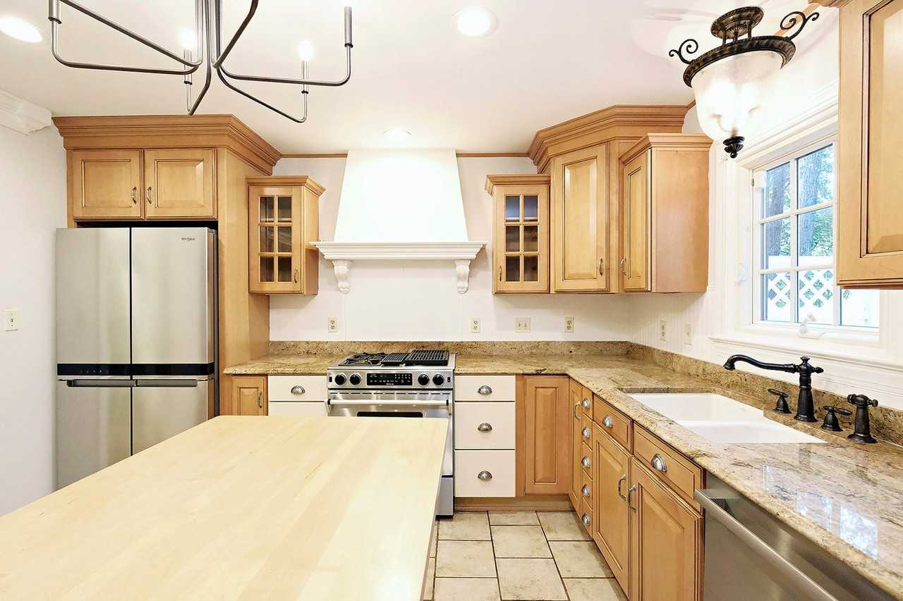 2952 Cove Trce - Photo 3 of 40