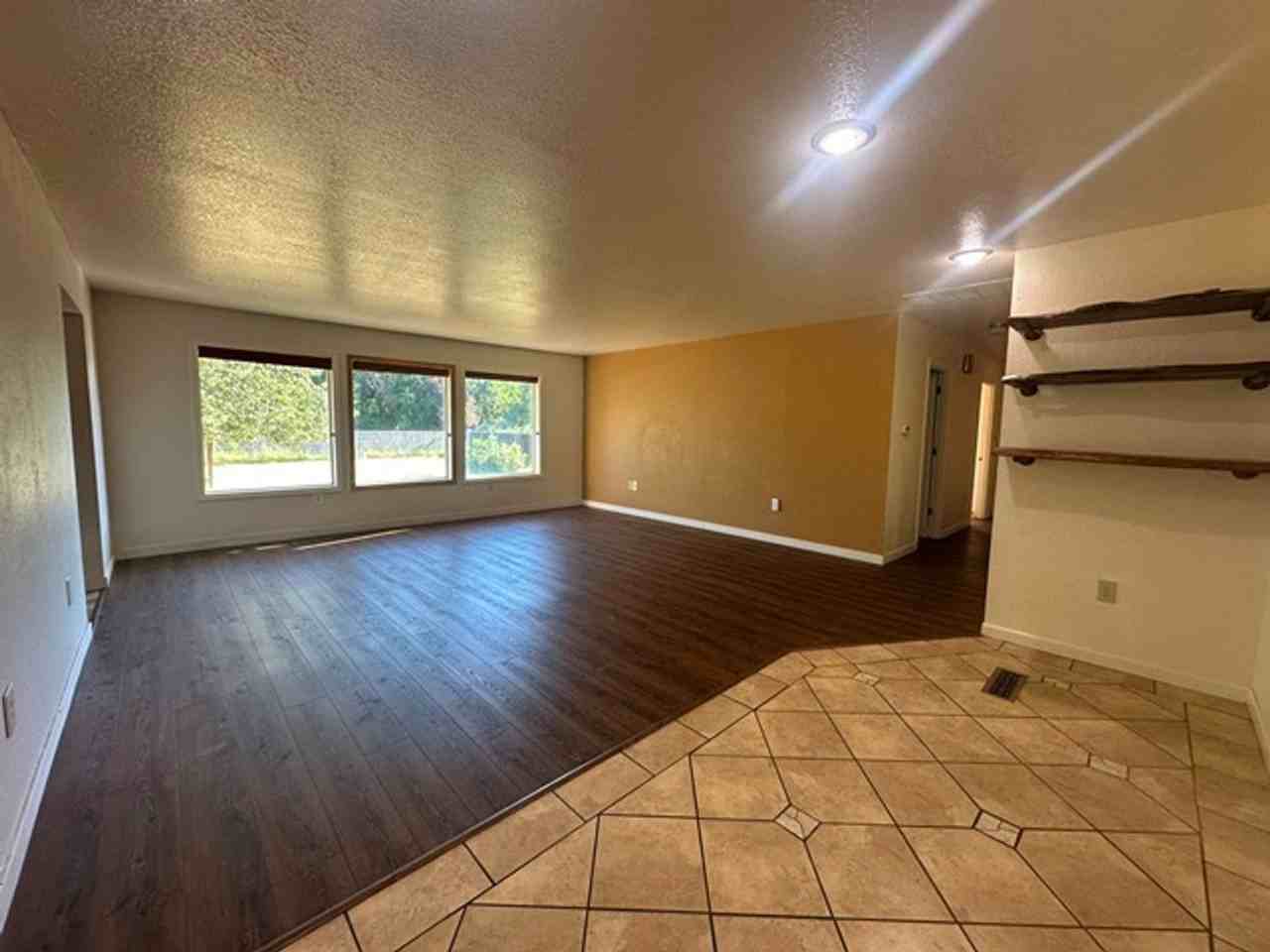 1052 Lakeshore Dr - Photo 2 of 24