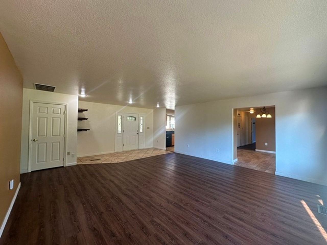 1052 Lakeshore Dr - Photo 3 of 24