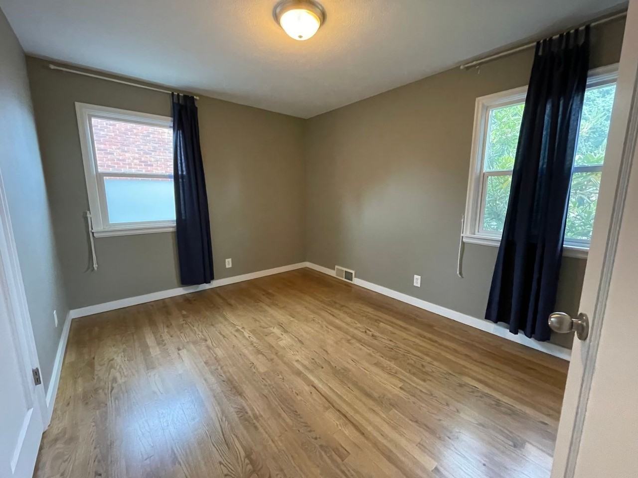 5817 N Washington St - Photo 2 of 12