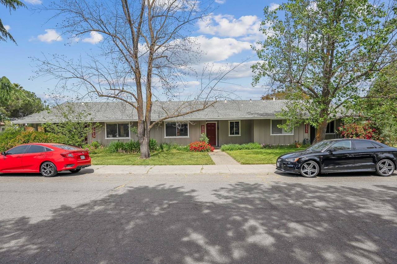 2927 Salem St - Photo 2 of 34