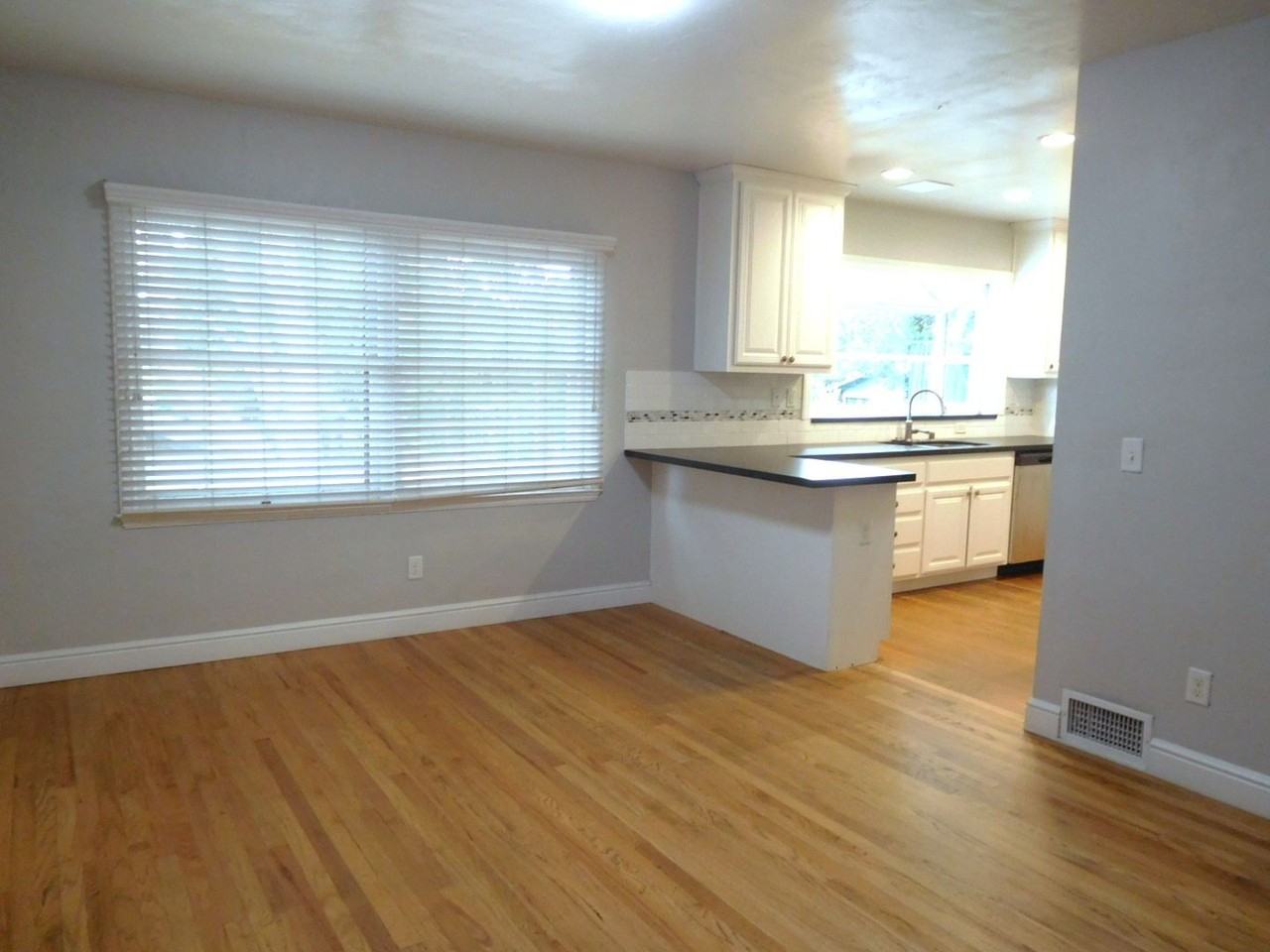 801 Washington St - Photo 5 of 19