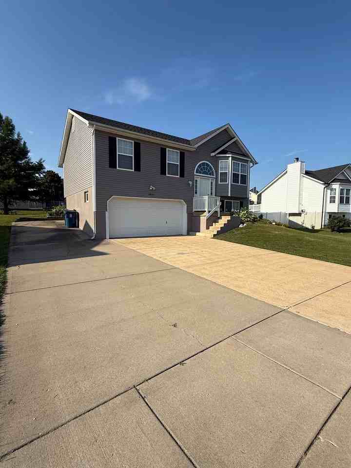 3056 Valley Oaks Dr - Photo 2 of 2