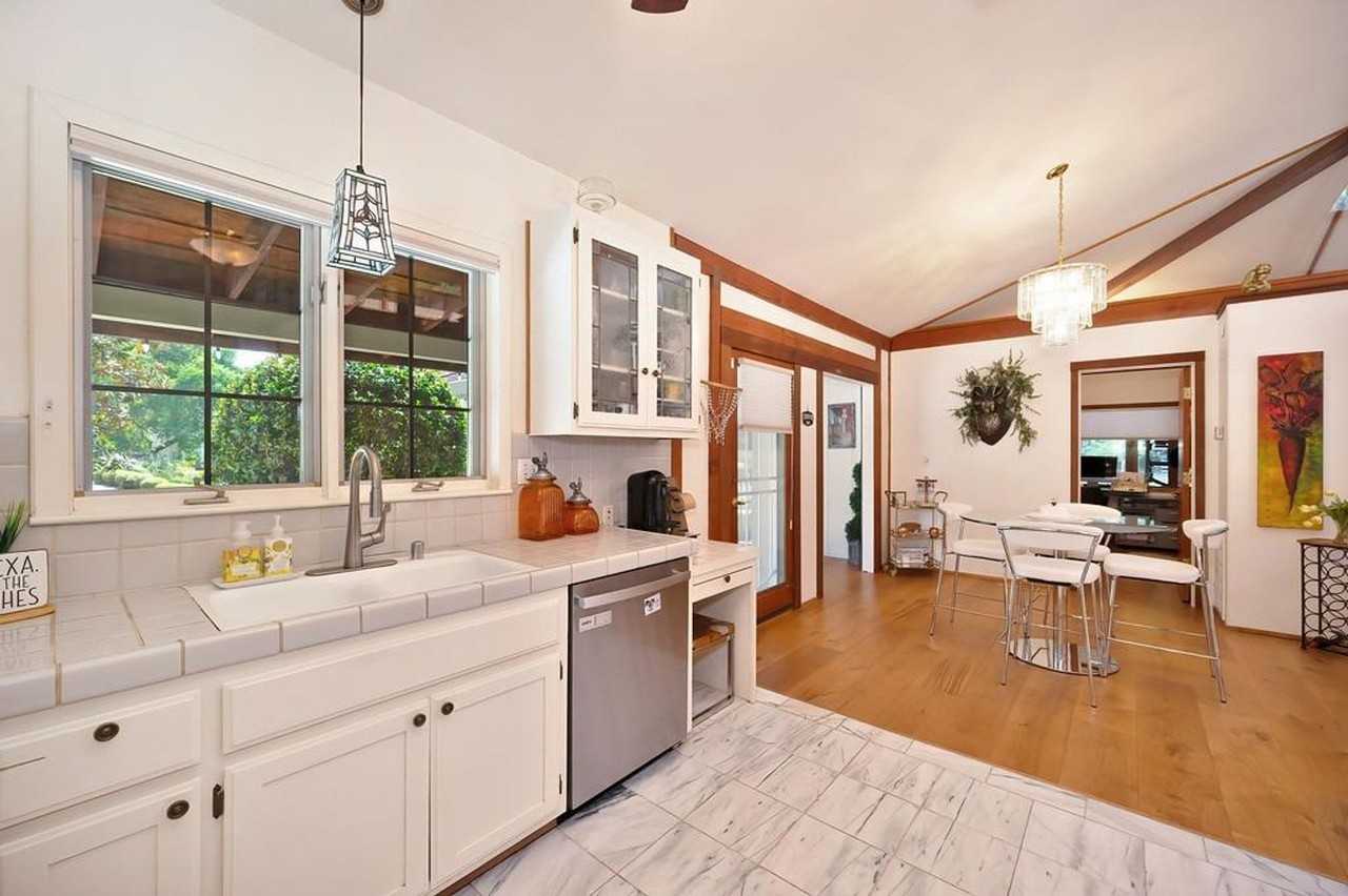 15006 Venado Dr - Photo 3 of 35