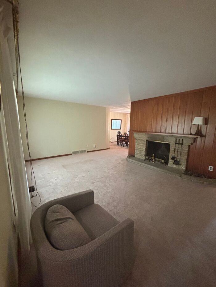 6195 N Woodlane Dr - Photo 2 of 16