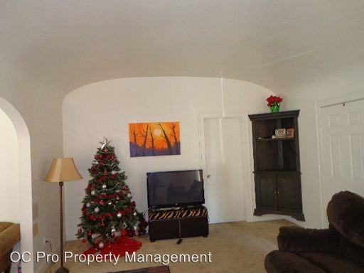 1012 N Flower St - Photo 3 of 9