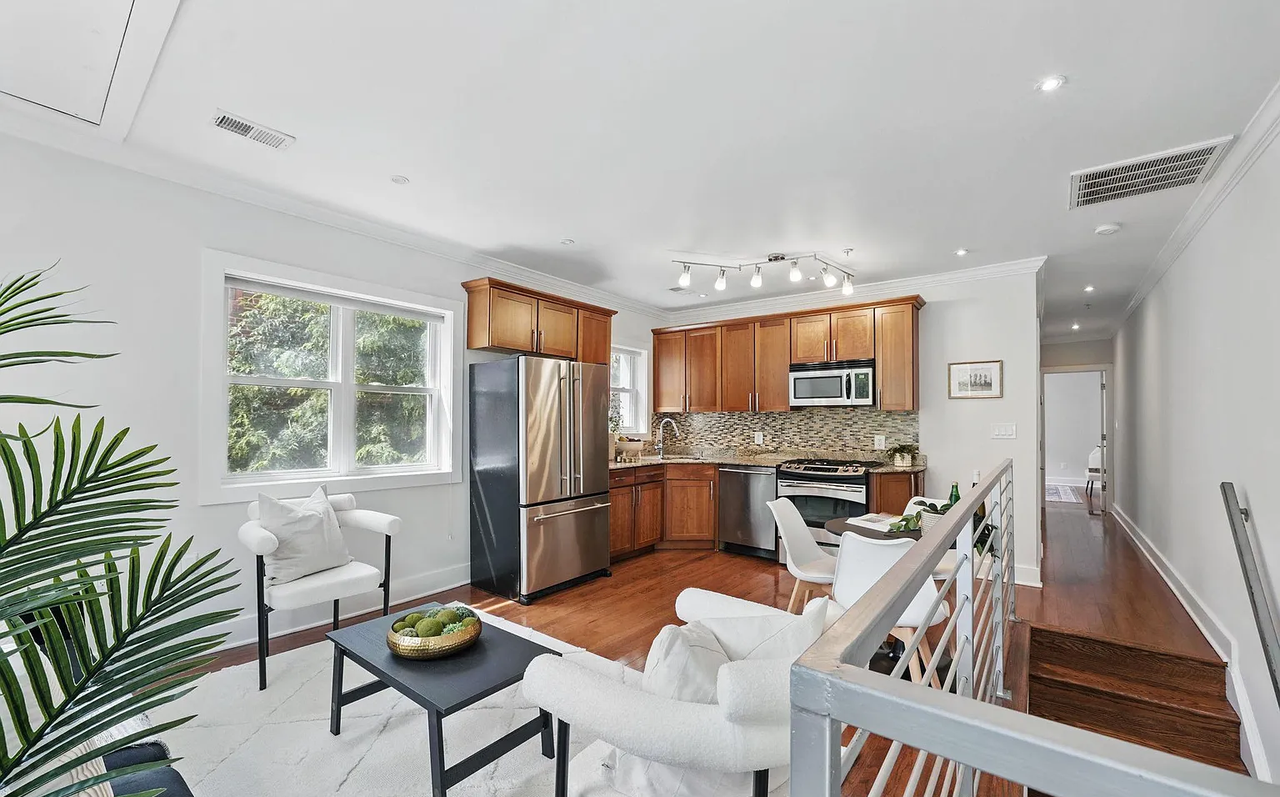 2300 17th St Nw #2 - Photo 3 of 16