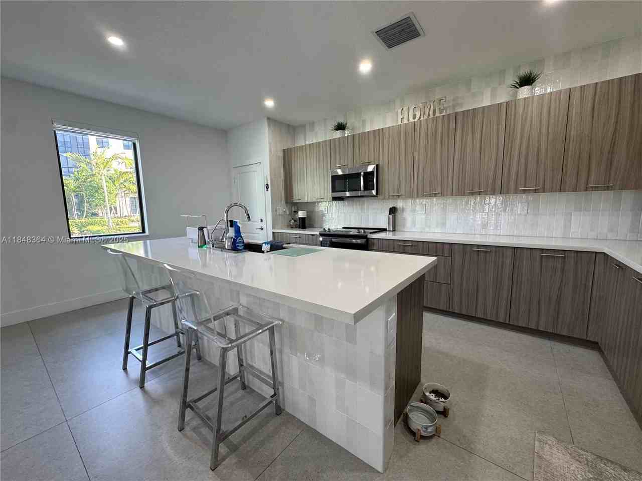 4516 Northwest 83rd Avenue #4516 - Photo 5 of 19