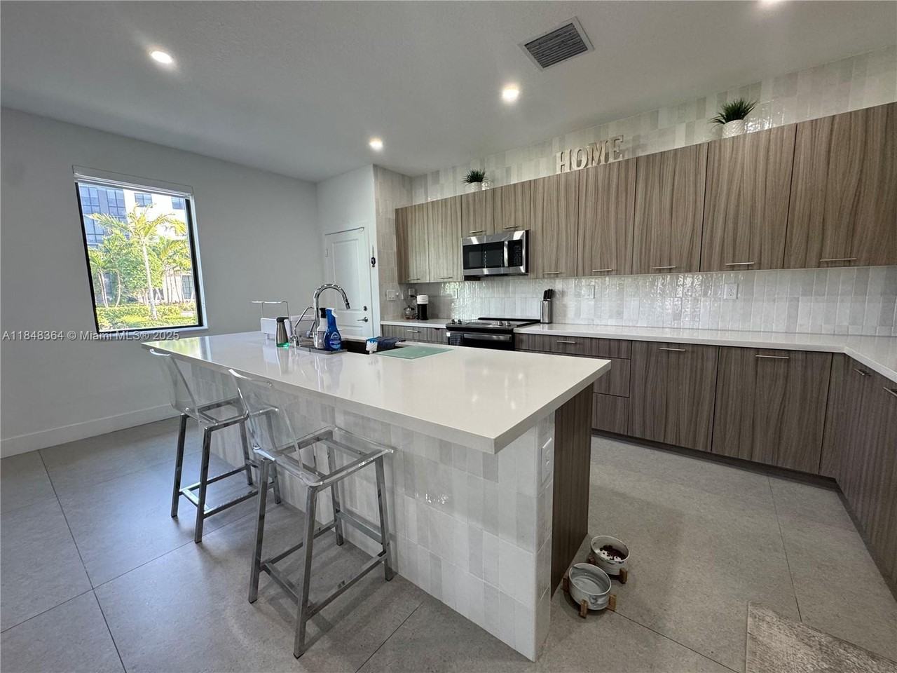 4516 Northwest 83rd Avenue #4516 - Photo 6 of 19