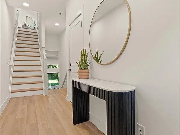 962 Windsor St #962WINDSOR - Photo 3 of 31