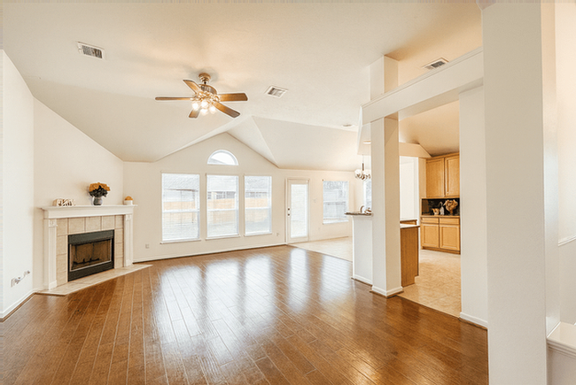 15615 Lost Maples Dr - Photo 2 of 19