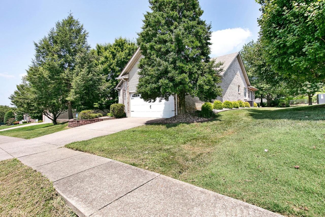 415 Nevis Dr - Photo 5 of 16