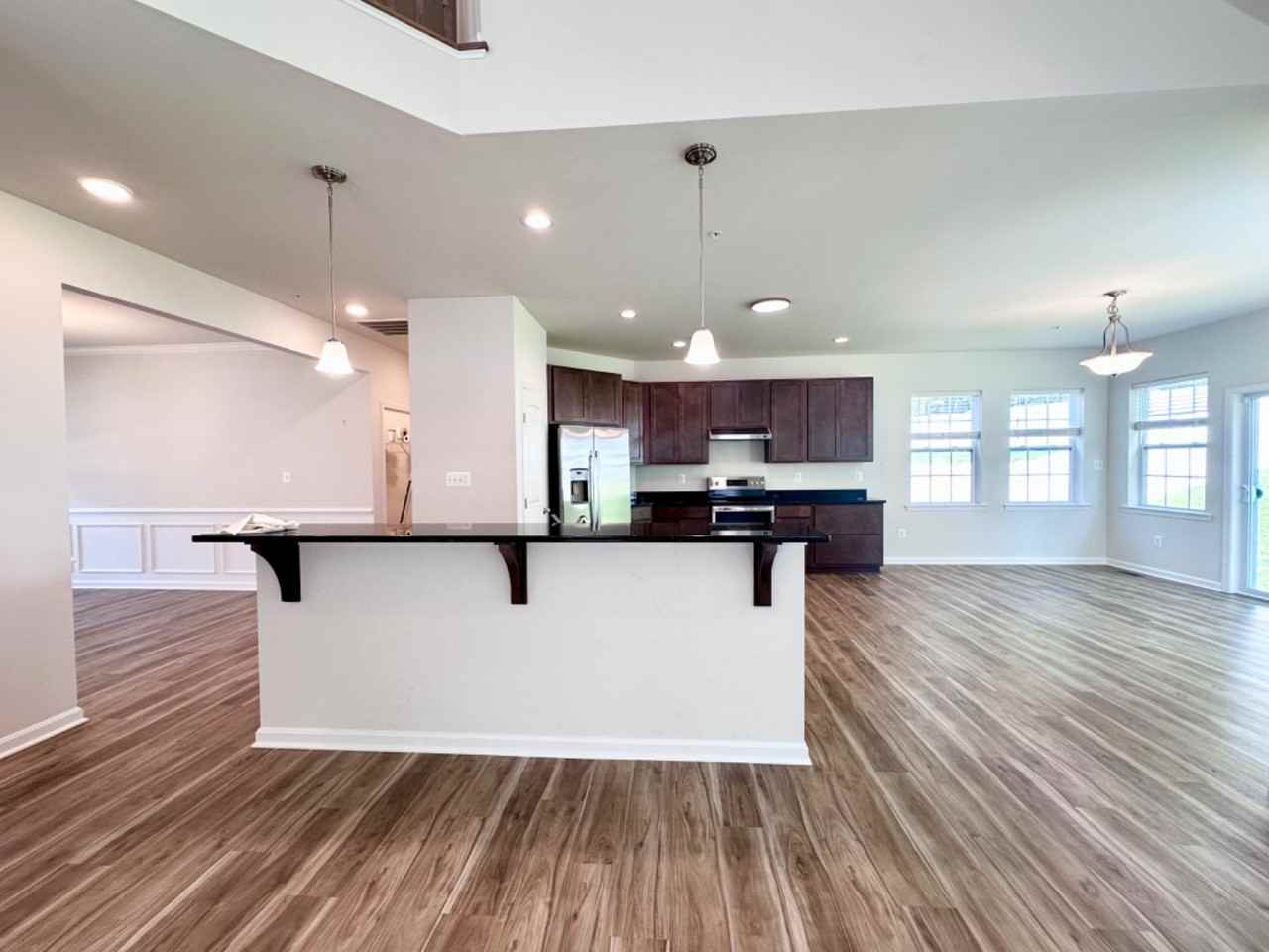 41535 Fairwood Ct - Photo 2 of 11