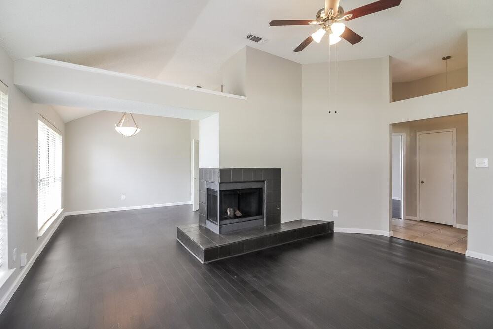 936 Manor Dr - Photo 2 of 15