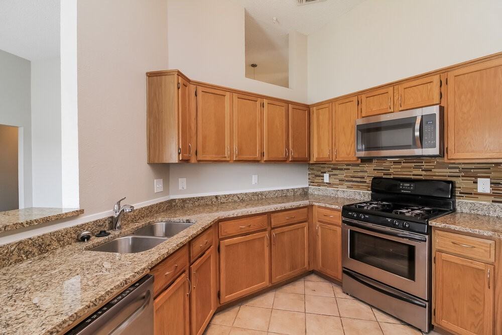 936 Manor Dr - Photo 5 of 15