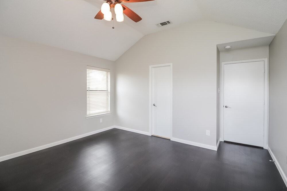 936 Manor Dr - Photo 6 of 15