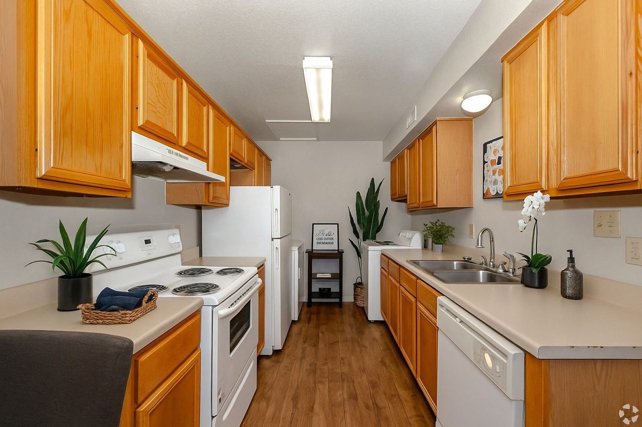 Park Ridge Apartments - Photo 7 of 22